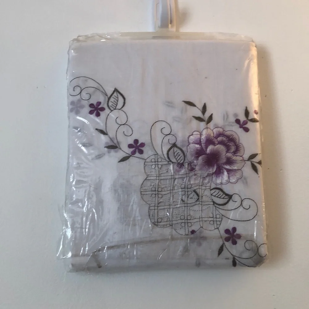 NEW POLYESTER WORKS LILAC TABLECLOTH 60x 104”